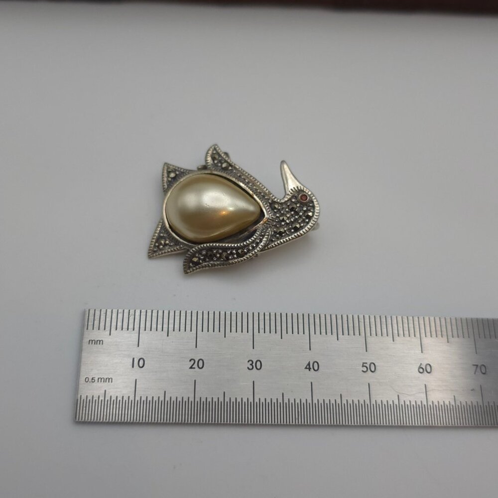 Sterling Silver Faux Pearl And Marcasite Penguin Pin Brooch Pendant A258 - Picture 6 of 7